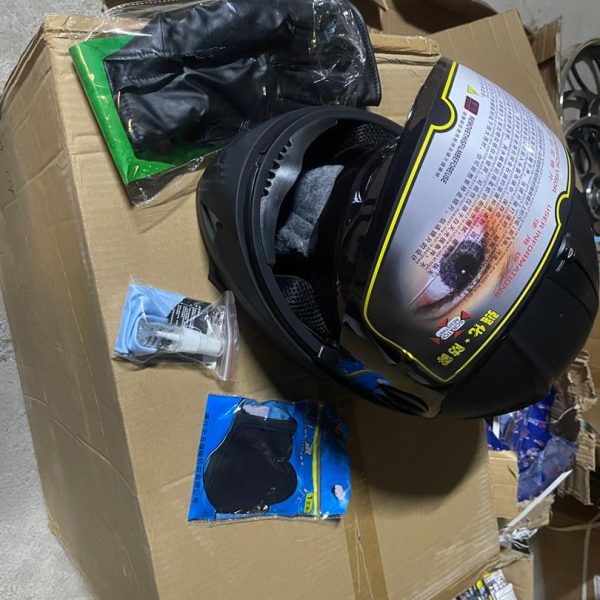 کلاه خارجی فک دار شالدار عینکدار با دستکش و ماسک اضافه